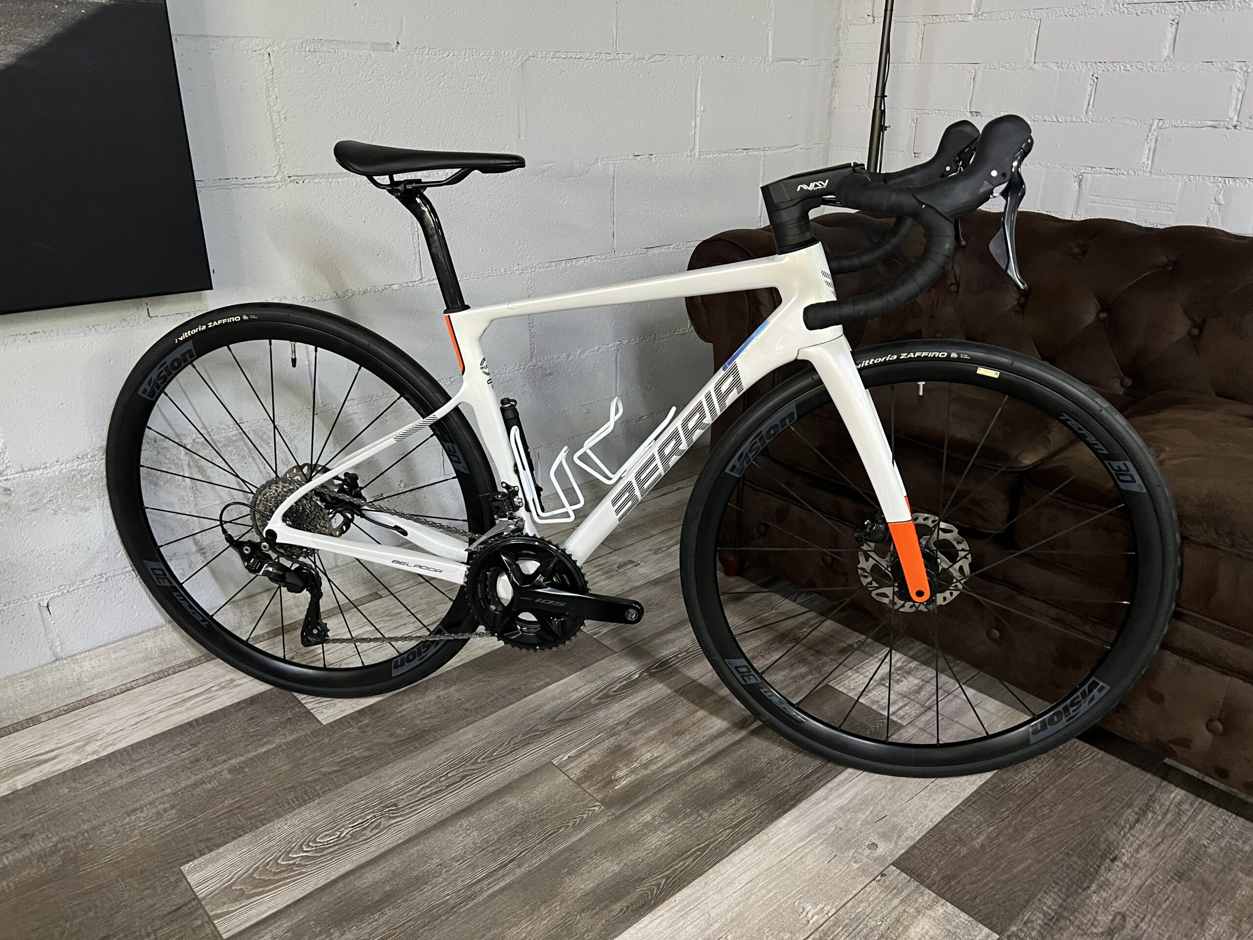BERRIA BELADOR CARBON 105 G5101