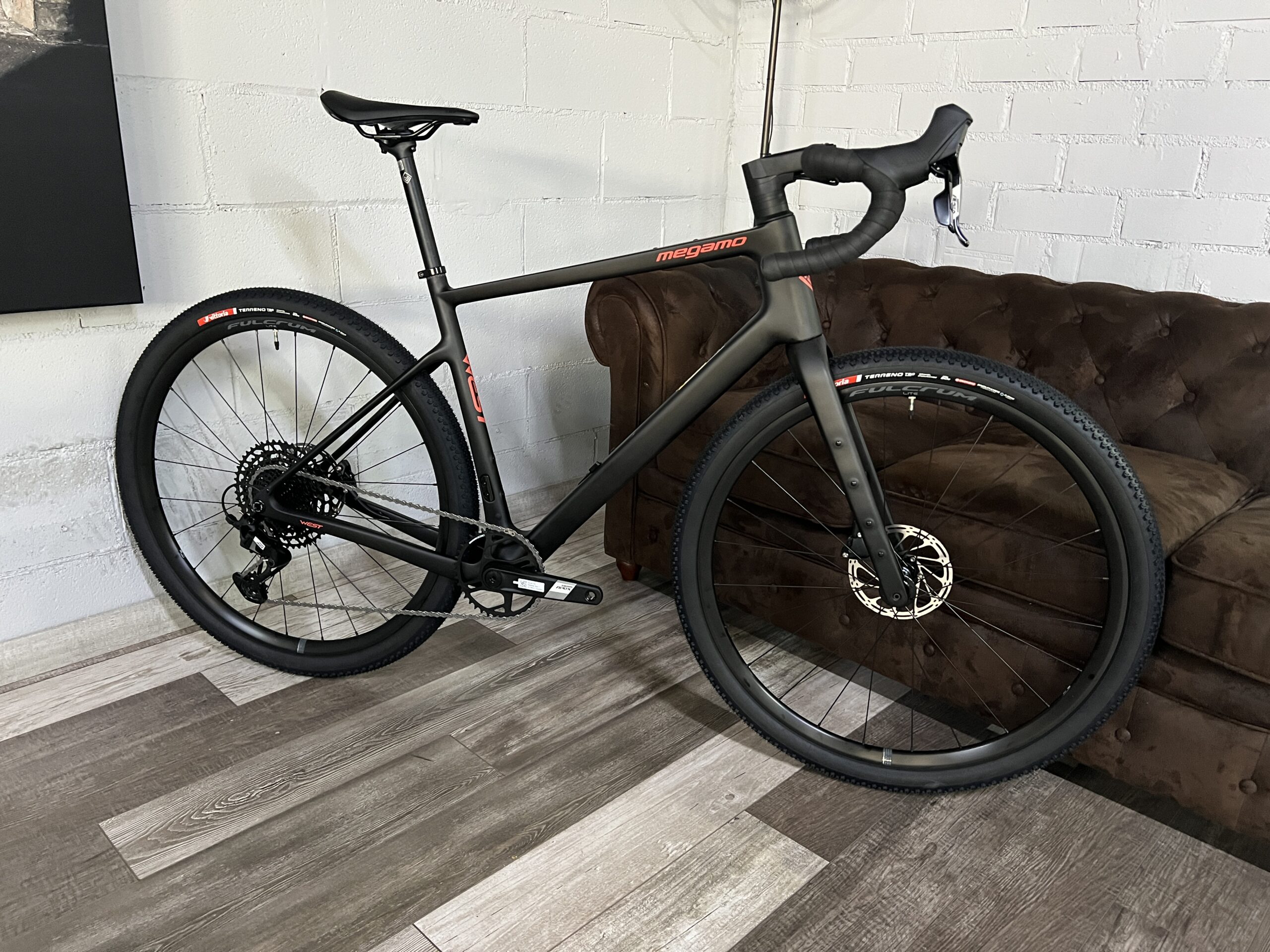 MEGAMO WEST 10 CARBON 2027