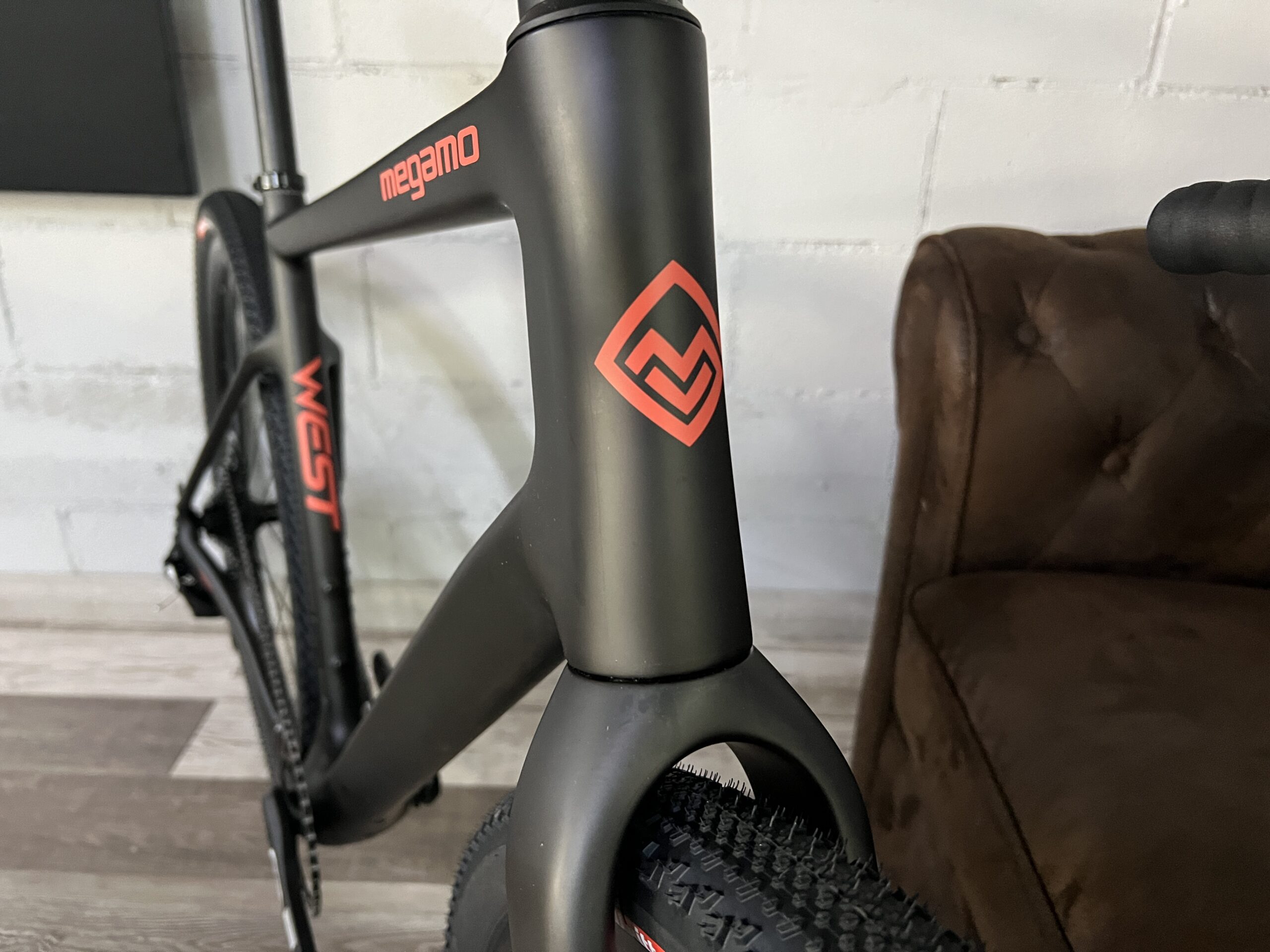 MEGAMO WEST 10 CARBON 2027 - Imagen 7