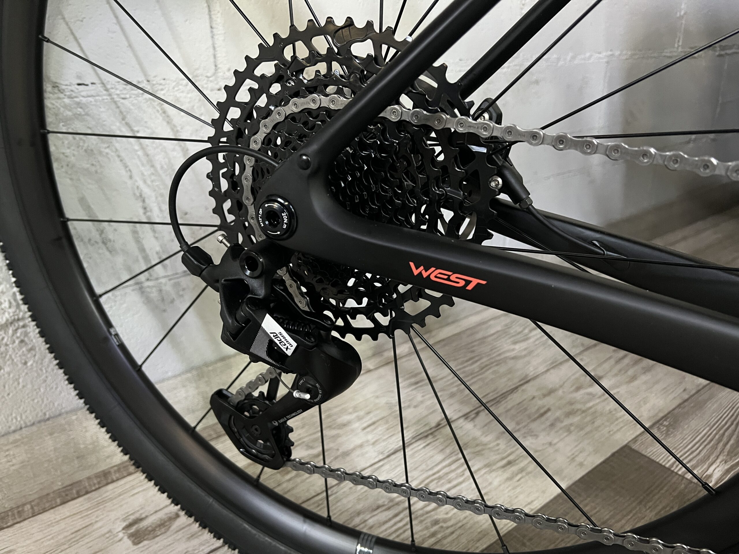 MEGAMO WEST 10 CARBON 2027 - Imagen 6