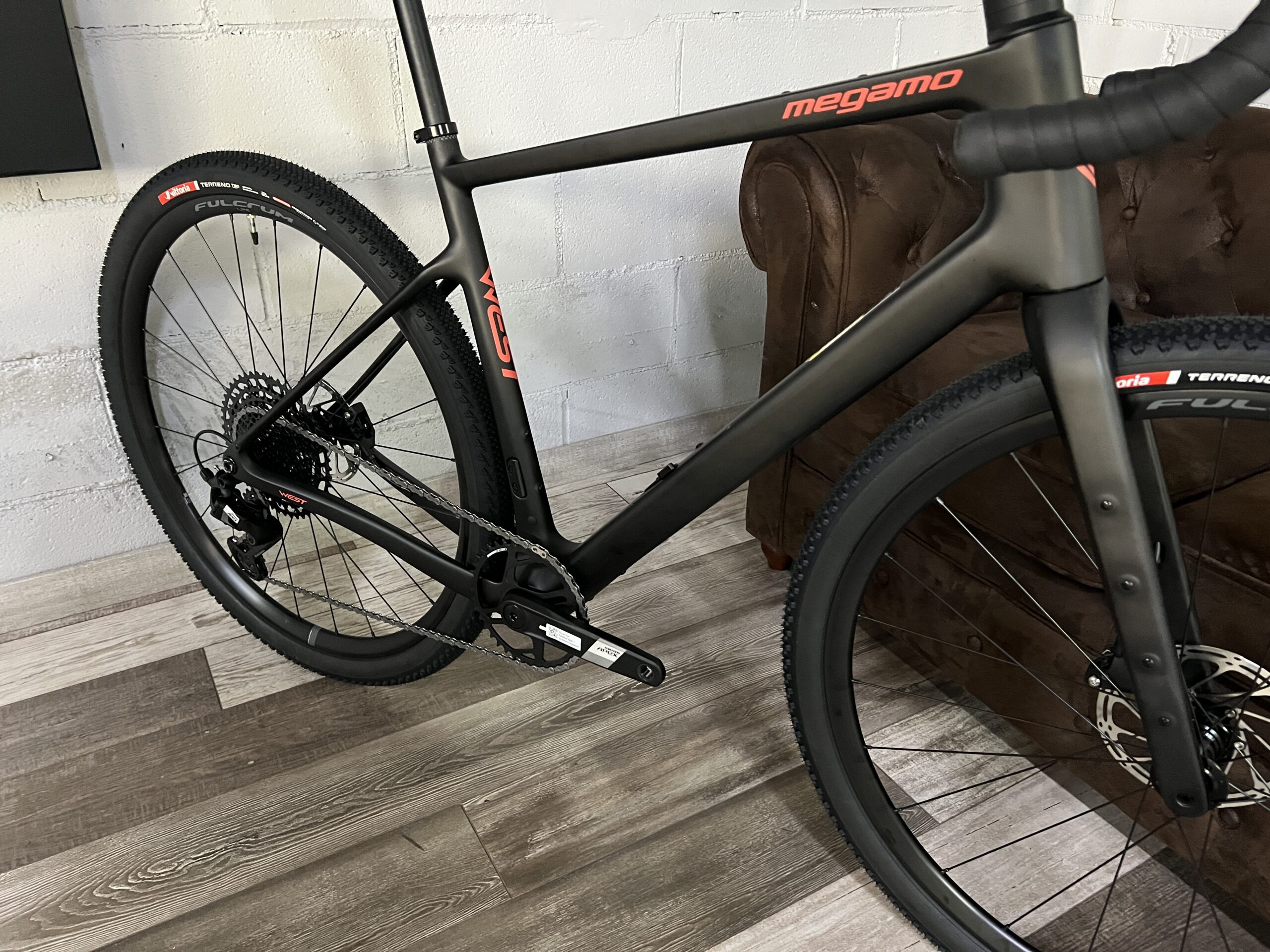 MEGAMO WEST 10 CARBON 2027 - Imagen 14