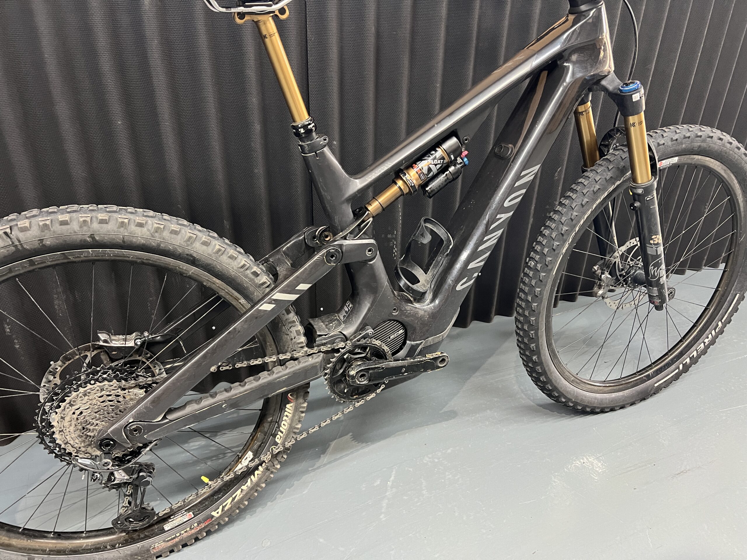 CANYON SPECTRAL ON CFR CARBON 13105Km - Imagen 17