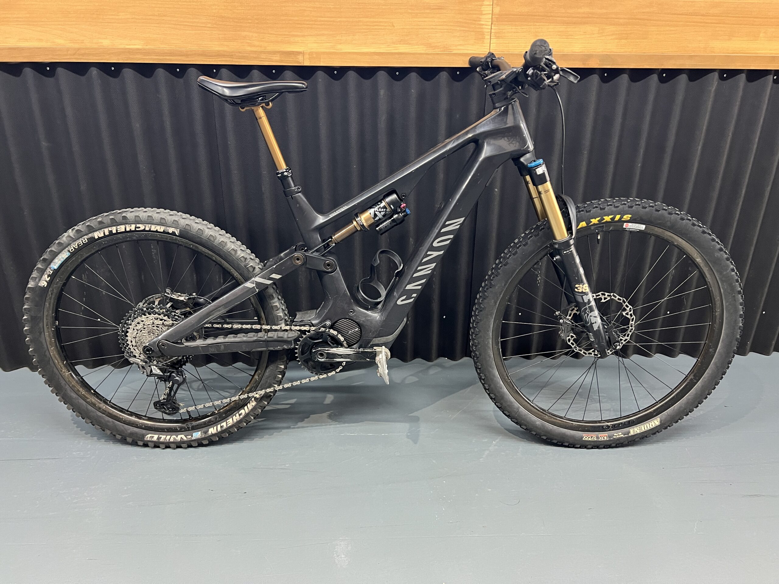 CANYON SPECTRAL ON CFR CARBON 14982Km