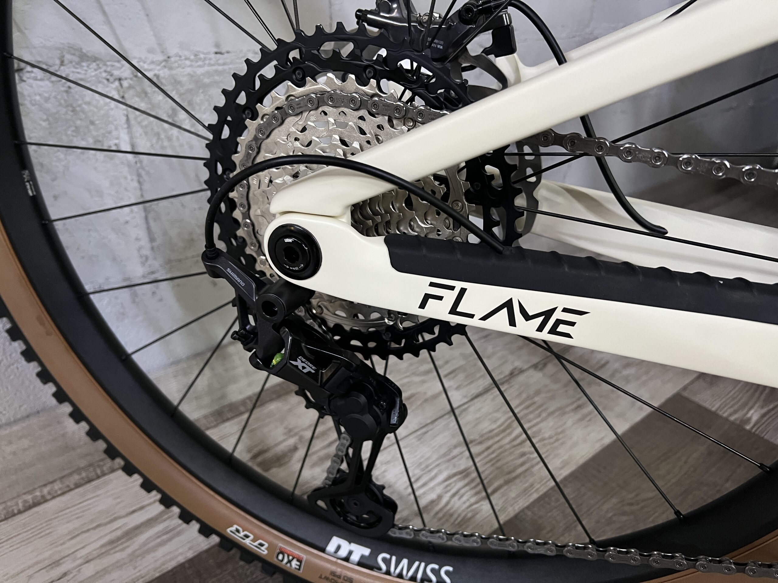 MEGAMO FLAME CRB 05 + Tija kashima - Imagen 17