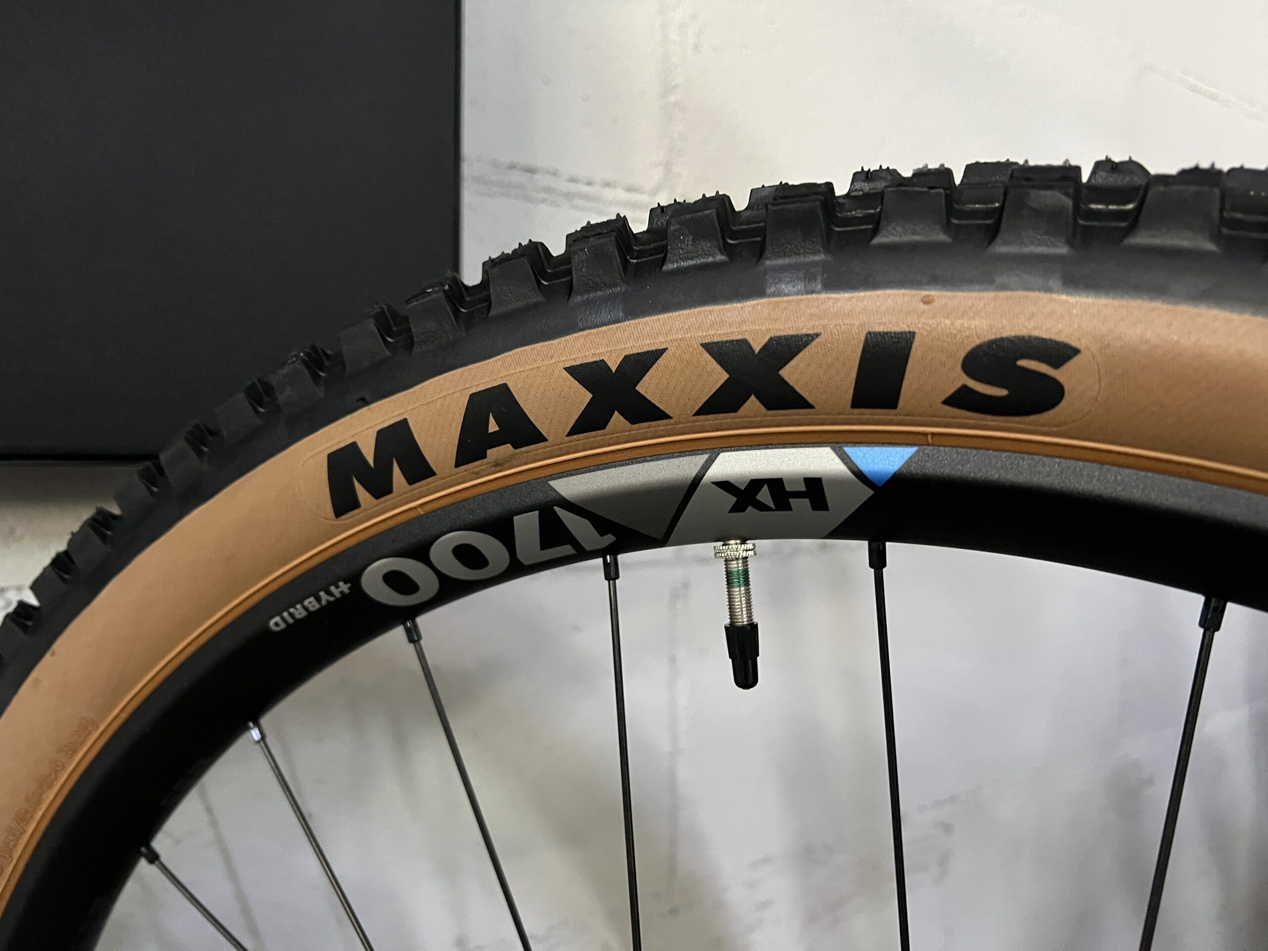 MEGAMO FLAME CRB 05 + Tija kashima - Imagen 18