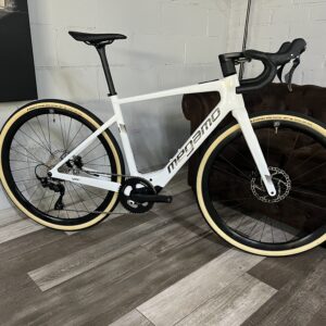 MEGAMO UPON 20 2027 Avionox M2